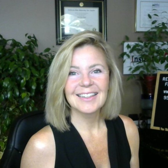 Meet Your Posher, Elle - Picture 2 of 13